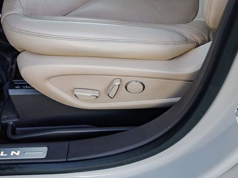 Used 2019 Lincoln Nautilus Select image 23