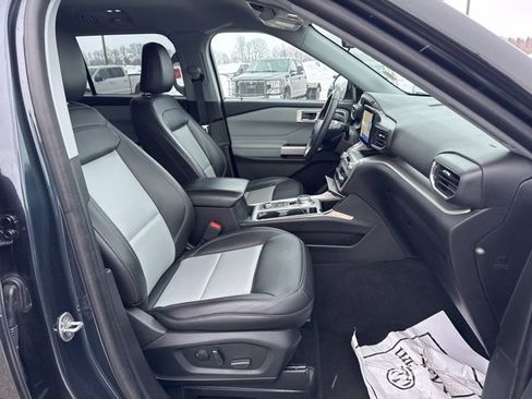 Used 2022 Ford Explorer XLT w/ Equipment Group 202A image 16