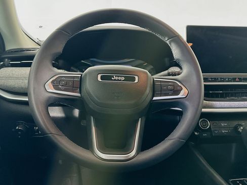 Used 2022 Jeep Compass Latitude FWD image 18