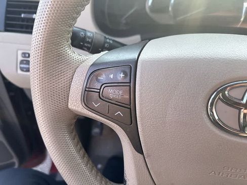 Used 2012 Toyota Sienna XLE image 13