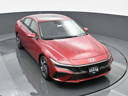 Used 2024 Hyundai Elantra SEL w/ Convenience Package image 20