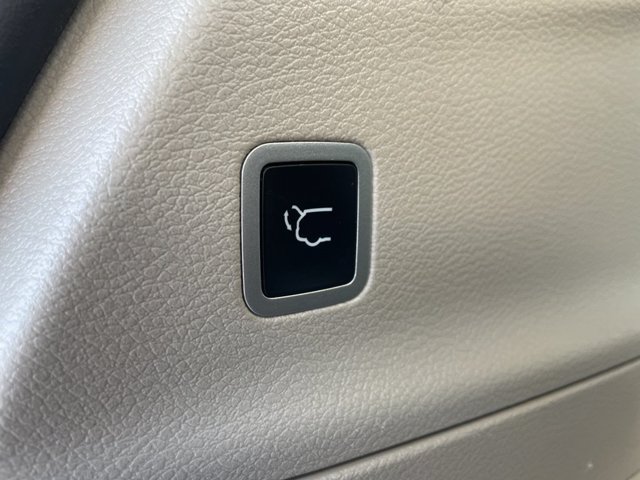 Used 2023 Chrysler Pacifica Touring-L FWD image 21