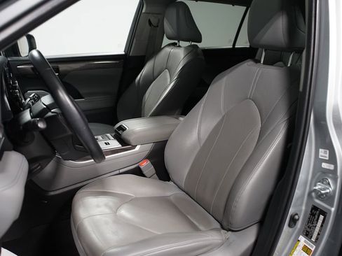 Certified 2021 Toyota Highlander Limited image 28