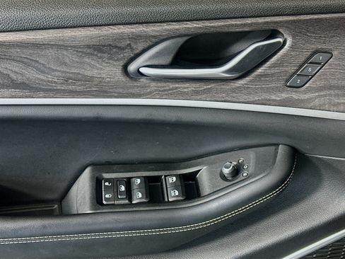 Used 2023 Jeep Grand Cherokee 4WD 4xe image 15