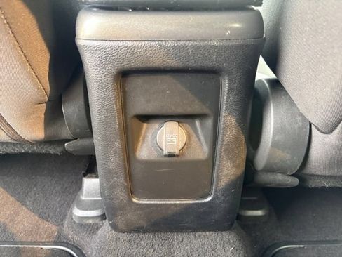 Used 2017 Dodge Journey SE w/ Flexible Seating Group FWD image 40