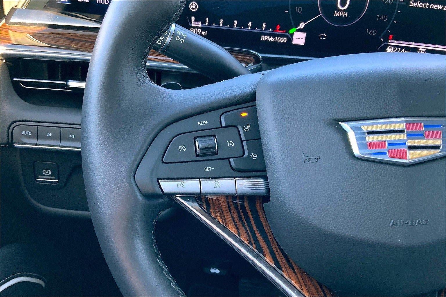 Used 2022 Cadillac Escalade Premium Luxury AWD/4WD image 17