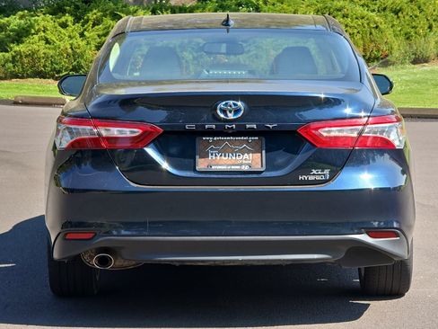 Used 2020 Toyota Camry XLE image 5