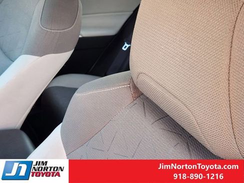 Used 2022 Toyota RAV4 XLE AWD/4WD image 16