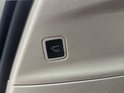 Used 2024 Chrysler Pacifica Touring-L FWD image 26