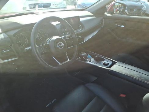 Used 2023 Nissan Rogue SV w/ SV Premium B Package image 18
