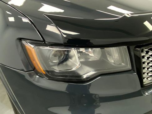 Used 2017 Jeep Grand Cherokee Altitude image 10