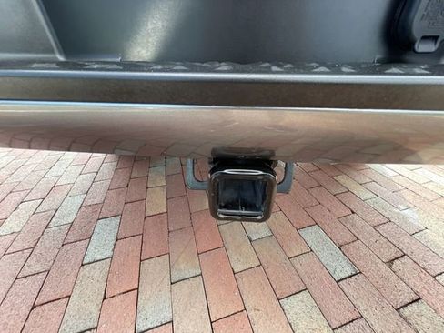 Used 2023 Nissan Titan SV w/ SV Convenience Package RWD image 33