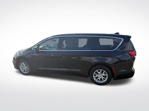 Used 2024 Chrysler Pacifica Touring-L FWD image 12