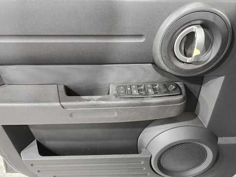 Used 2011 Dodge Nitro SE image 12