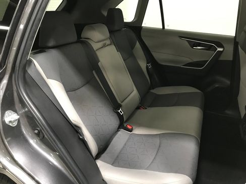 Used 2022 Toyota RAV4 XLE AWD/4WD image 24