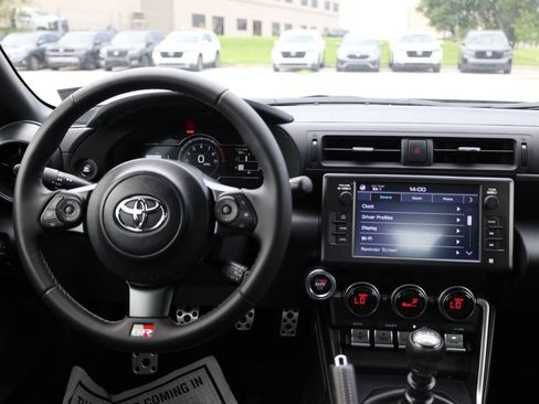 Used 2025 Toyota GR86 Premium w/ Performance Package RWD image 23