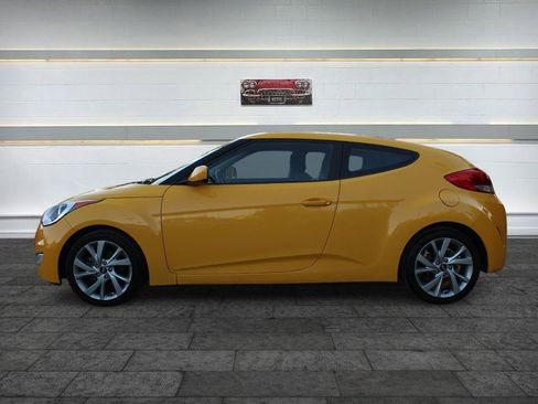 Used 2017 Hyundai Veloster FWD image 4