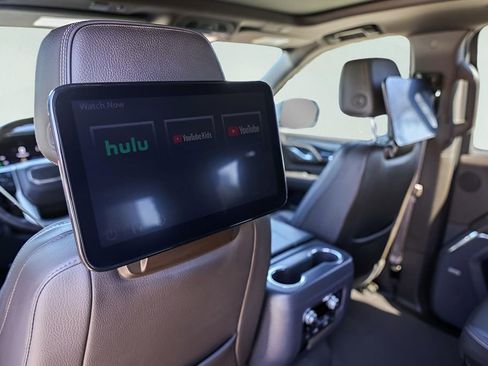 Used 2023 GMC Yukon Denali w/ Advanced Technology Package image 28