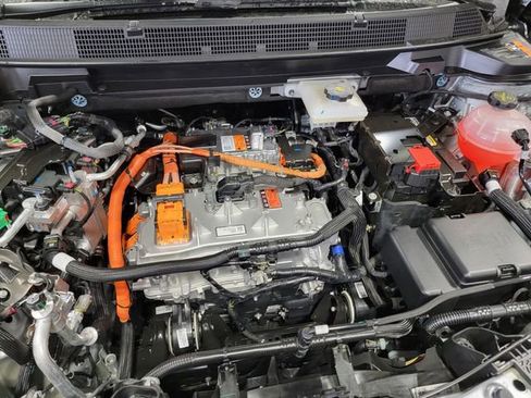 New 2026 Chevrolet Equinox EV LT w/ Comfort Package FWD image 32