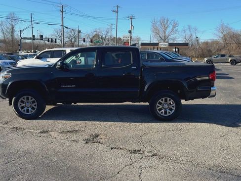 Used 2018 Toyota Tacoma SR5 image 5