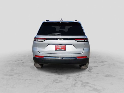 Used 2025 Jeep Grand Cherokee Laredo X image 7