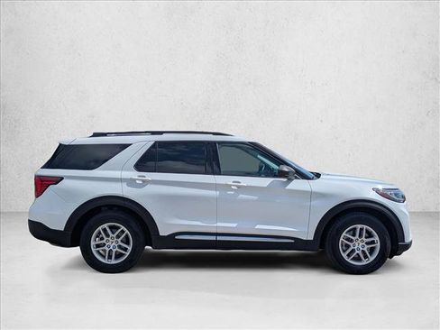 Used 2025 Ford Explorer Active RWD image 4