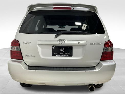 Used 2007 Toyota Highlander 4WD V6 w/ 3rd Row image 6