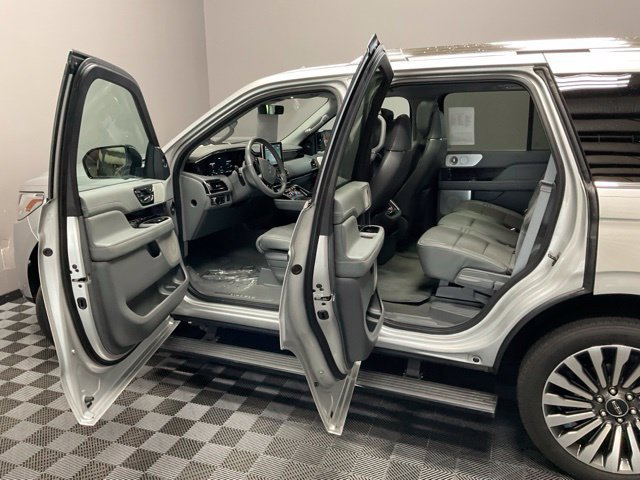 Used 2019 Lincoln Navigator Reserve AWD/4WD image 13