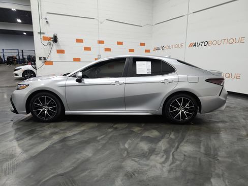 Used 2022 Toyota Camry SE image 7