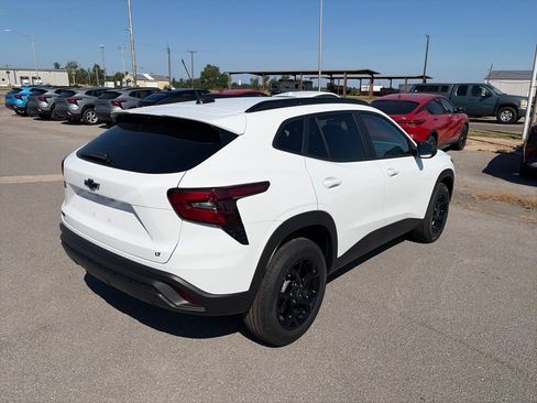 New 2026 Chevrolet Trax LT w/ Midnight Edition FWD image 6