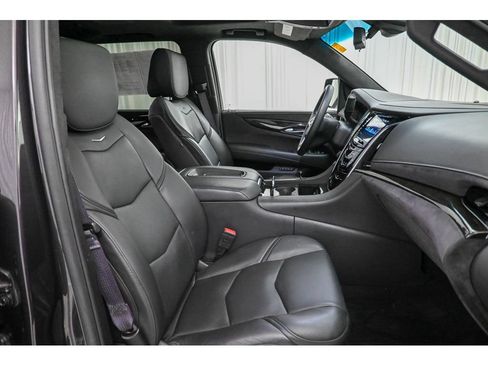 Used 2017 Cadillac Escalade Platinum AWD/4WD image 18
