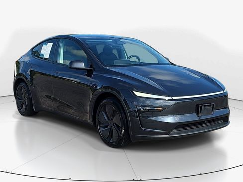 Used 2026 Tesla Model Y 2WD image 2
