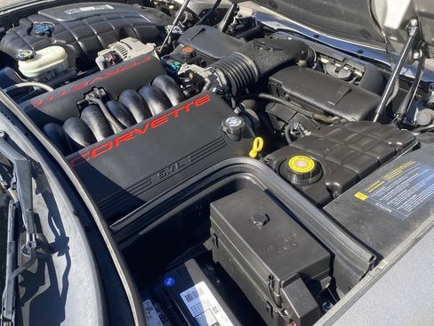 Used 2001 Chevrolet Corvette Convertible w/ Preferred Equipment Group2 RWD image 11