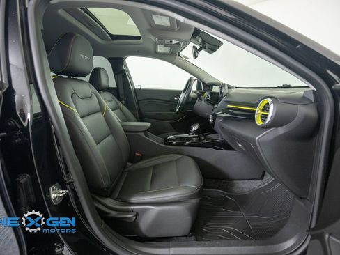 Used 2024 Chevrolet Trax ACTIV w/ Sunroof Package FWD image 39