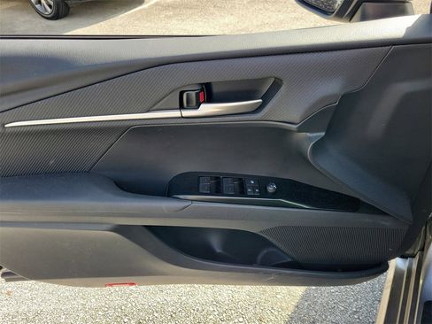 Used 2025 Toyota Camry SE image 14