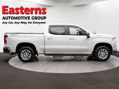 Used 2023 Chevrolet Silverado 1500 LT AWD/4WD image 4