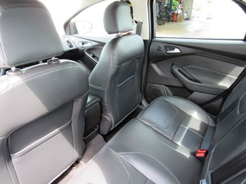 Used 2017 Ford Focus Titanium FWD image 39