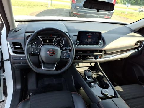 Certified 2025 Nissan Rogue SV AWD/4WD image 7