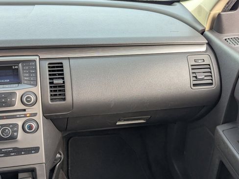 Used 2018 Ford Flex SE image 18