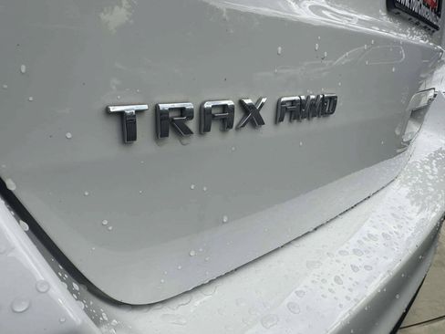 Used 2017 Chevrolet Trax LT w/ LT Convenience Package AWD/4WD image 9