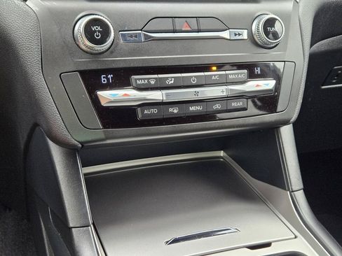 Used 2020 Ford Explorer XLT AWD/4WD image 28