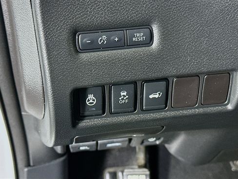 Used 2016 Nissan Murano Platinum w/ Platinum Technology Package FWD image 17