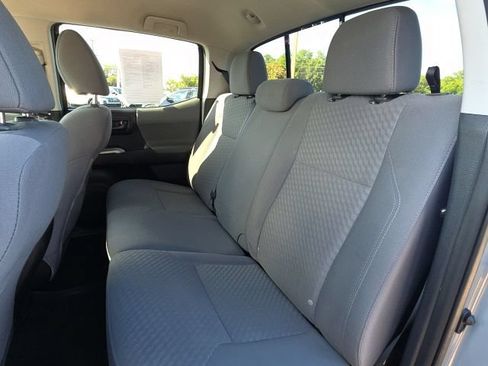 Used 2020 Toyota Tacoma SR5 RWD image 9