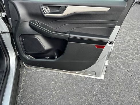 Certified 2022 Ford Escape SE w/ SE Sport Appearance Package image 14