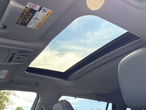 Certified 2024 Toyota Highlander XLE image 23