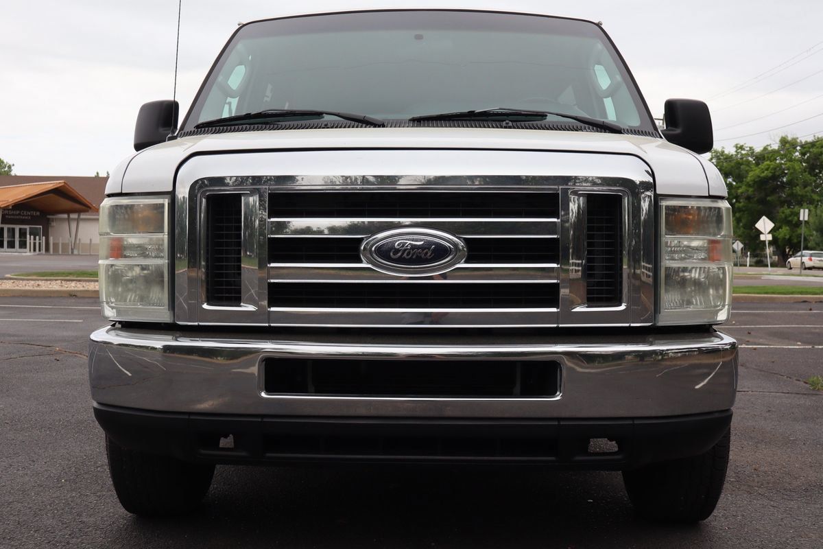 Used 2010 Ford E-350 and Econoline 350 XLT RWD image 13