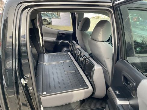 Used 2019 Toyota Tacoma SR5 AWD/4WD image 33