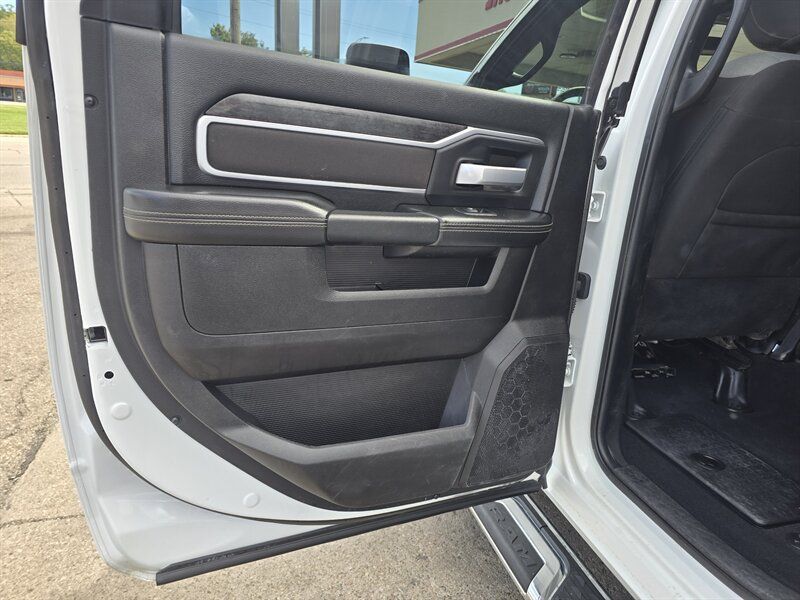 Used 2024 RAM 3500 Big Horn AWD/4WD image 11