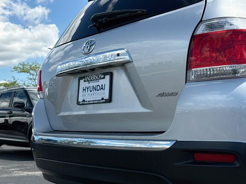 Used 2012 Toyota Highlander Limited w/ Tow Pkg AWD/4WD image 6