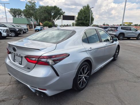 Used 2024 Toyota Camry SE FWD image 4